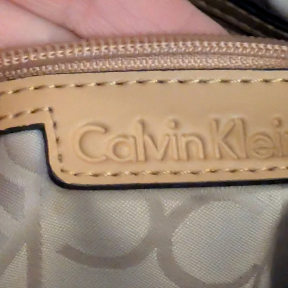 Colorful Calvin Kline purse - Picture 2 of 4